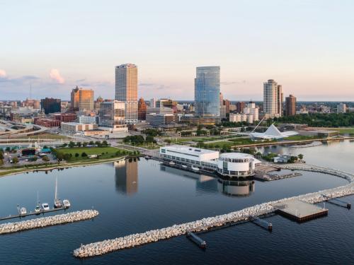 Milwaukee Skyline courtesy of https://visitmilwaukee.brandkit.io/